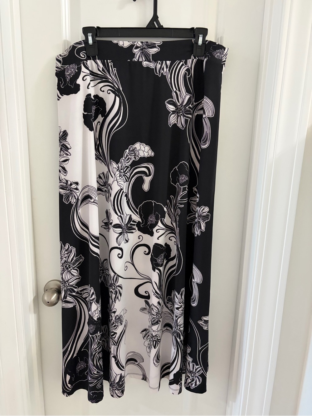 Women's Black & White Floral Skirt